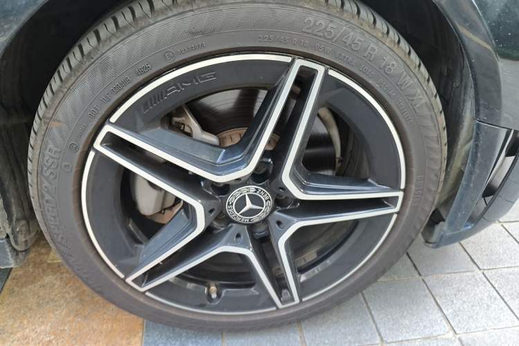 Used Mercedes-Benz C-Class 2021 C 260 L Sport Edition Star Collection Right Front Wheel Hub