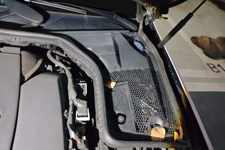 Used Mercedes-Benz C-Class 2021 C 260 L Sport Edition Engine Bay Left