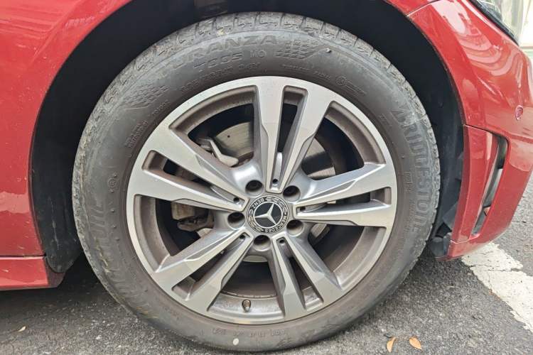 Used Mercedes-Benz C-Class 2021 C 200 L Fashion Edition Sport Version Right Front Wheel Hub
