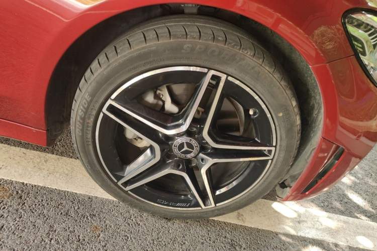 Used Mercedes-Benz C-Class 2021 C 260 L Sport Edition Star Collection Right Front Wheel Hub