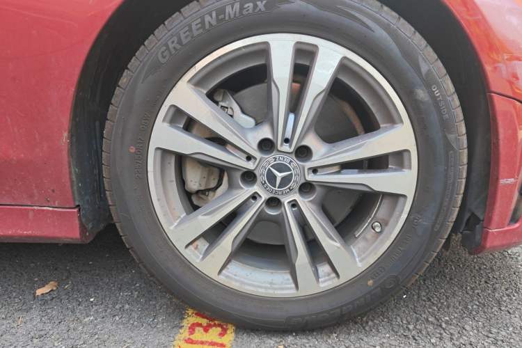 Used Mercedes-Benz C-Class 2021 C 200 L Fashion Edition Sport Version Right Front Wheel Hub
