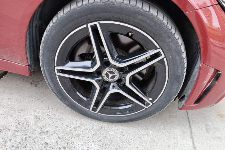 Used Mercedes-Benz C-Class 2021 C 260 L Sport Edition Star Collection Right Front Wheel Hub