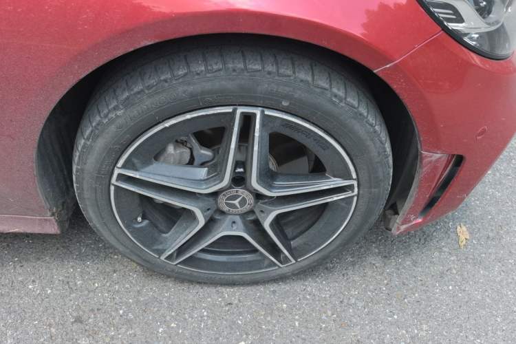 Used Mercedes-Benz C-Class 2021 C 260 L Sport Edition Star Collection Right Front Wheel Hub