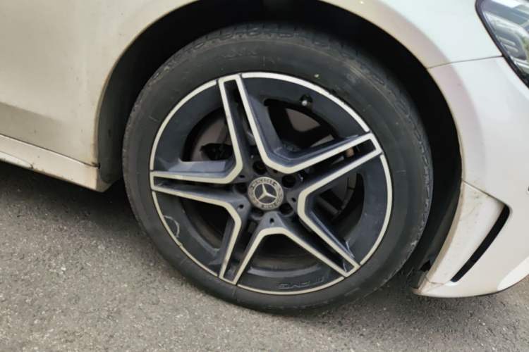 Used Mercedes-Benz C-Class 2021 C 260 L Sport Edition Star Collection Right Front Wheel Hub