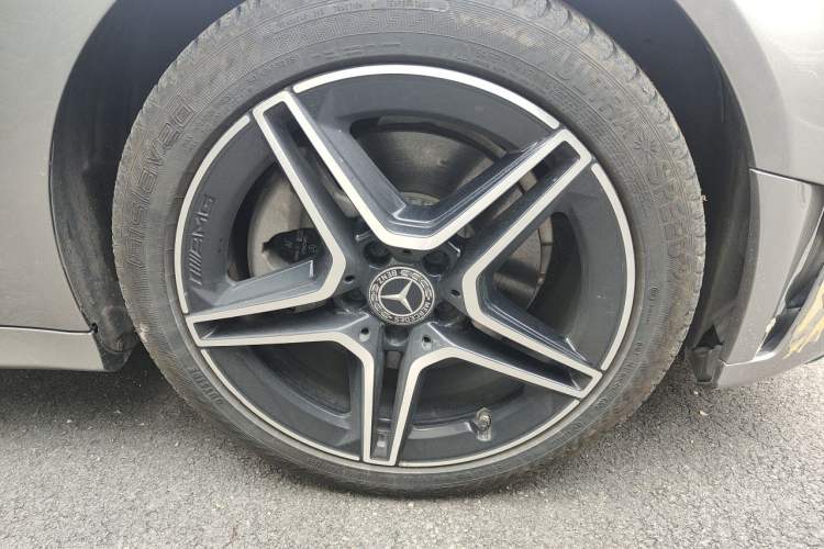 Used Mercedes-Benz C-Class 2021 C 260 L Sport Edition Star Collection Right Front Wheel Hub
