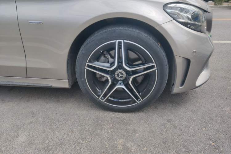 Used Mercedes-Benz C-Class 2021 C 260 Star Edition Right Front Wheel Hub