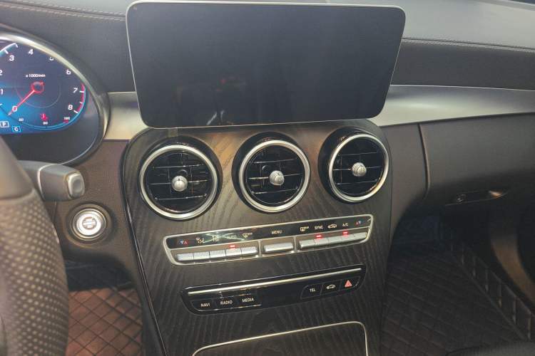 Used Mercedes-Benz C-Class 2021 C 200 L Fashion Edition Sport Version Audio And AC Panel