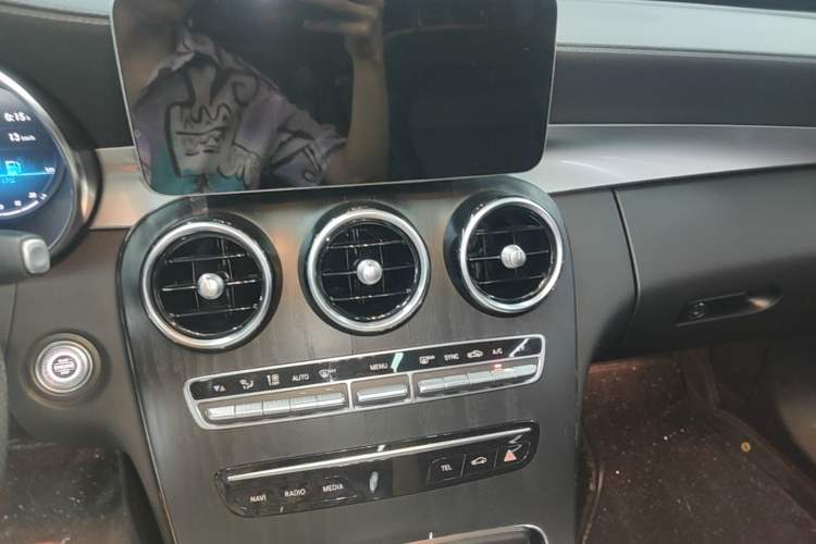 Used Mercedes-Benz C-Class 2021 C 200 L Fashion Edition Sport Version Audio And AC Panel
