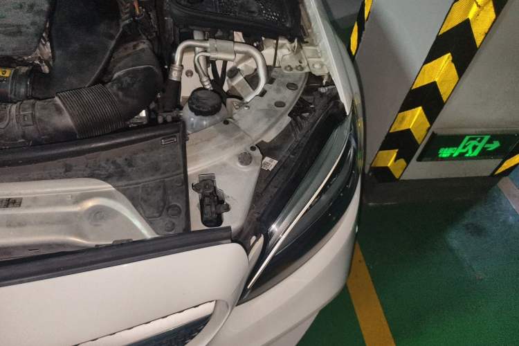 Used Mercedes-Benz C-Class 2021 C 260 L Sport Edition Engine Bay Left