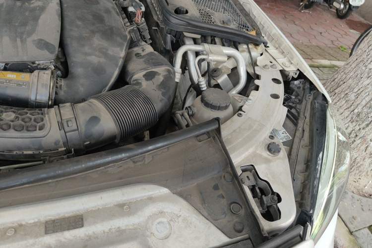 Used Mercedes-Benz C-Class 2021 C 260 L Sport Edition Engine Bay Left