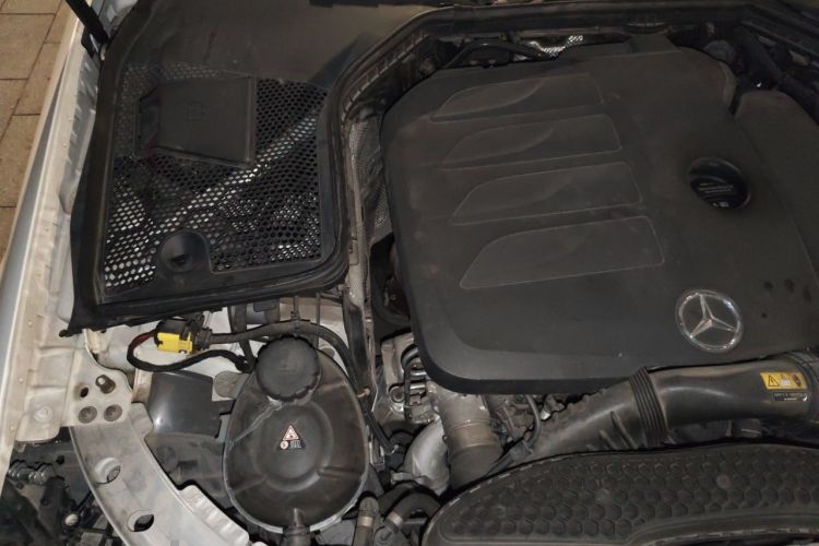 Used Mercedes-Benz C-Class 2021 C 200 L Fashion Model Engine Bay Right