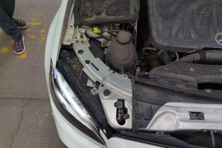 Used Mercedes-Benz C-Class 2021 C 200 L Fashion Model Engine Bay Right