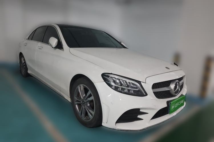Used Mercedes-Benz C-Class 2021 C 200 L Fashion Edition Sport Version Front Right 45 Deg