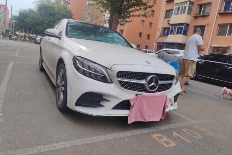 Used Mercedes-Benz C-Class 2021 C 200 L Fashion Edition Sport Version Front Right 45 Deg
