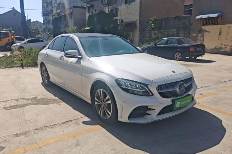 Used Mercedes-Benz C-Class 2021 C 200 L Fashion Edition Sport Version Front Right 45 Deg