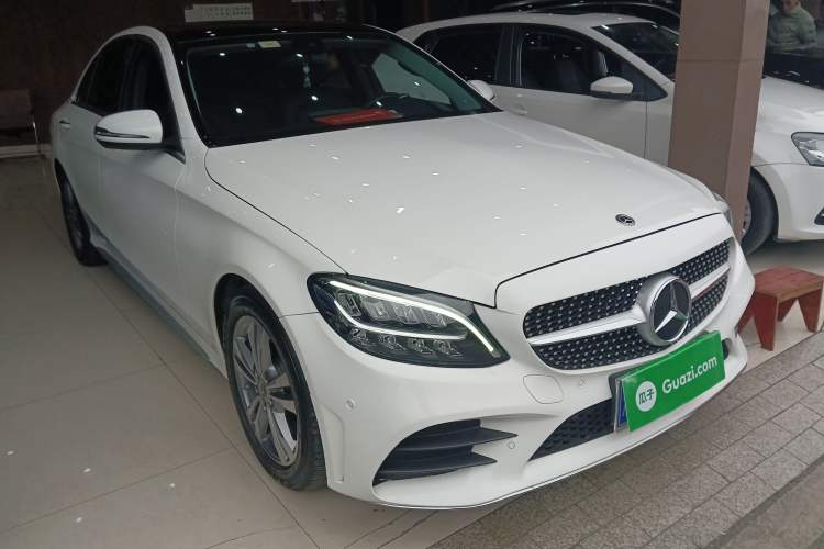 Used Mercedes-Benz C-Class 2021 C 200 L Fashion Edition Sport Version Front Right 45 Deg