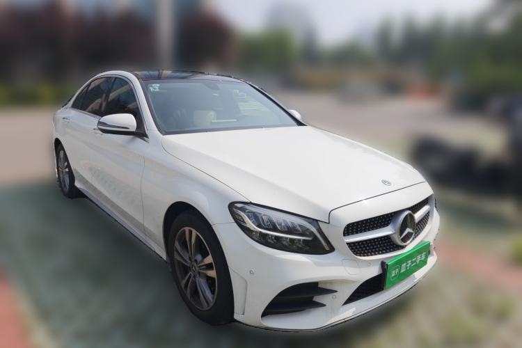 Used Mercedes-Benz C-Class 2021 C 200 L Fashion Edition Sport Version Front Right 45 Deg