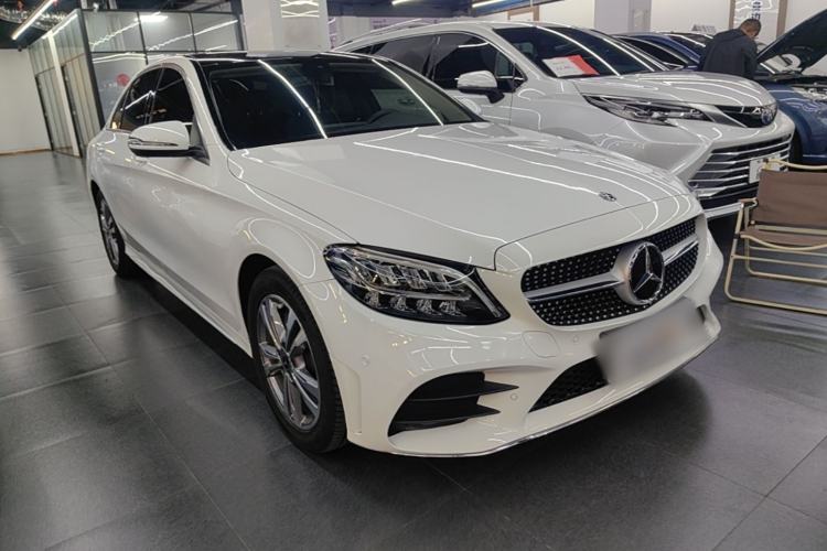 Used Mercedes-Benz C-Class 2021 C 200 L Fashion Edition Sport Version Front Right 45 Deg