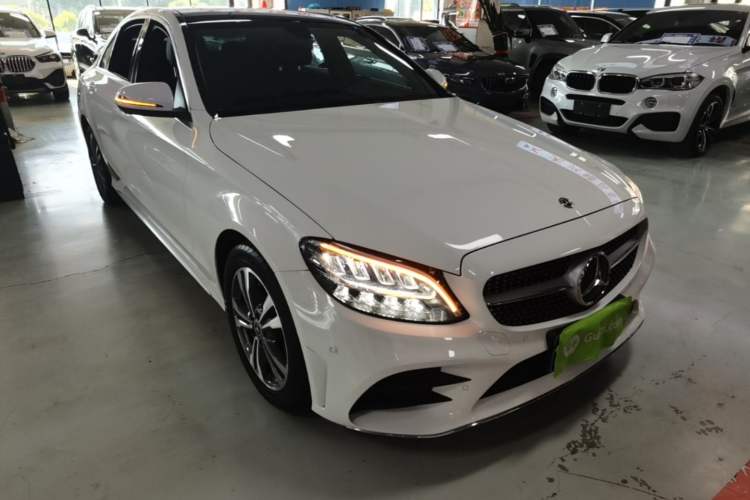 Used Mercedes-Benz C-Class 2021 C 200 L Fashion Edition Sport Version Front Right 45 Deg