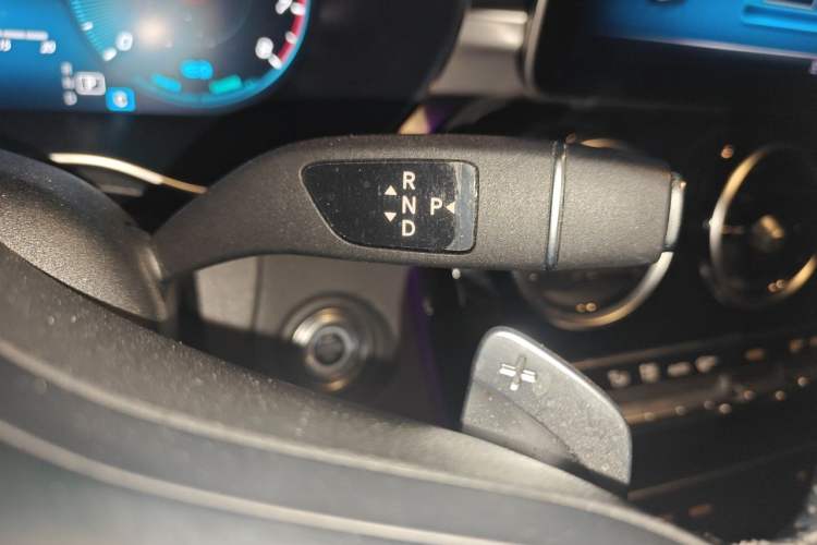 Used Mercedes-Benz C-Class 2021 C 260 Star Edition Gear Lever