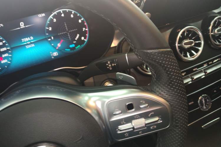 Used Mercedes-Benz C-Class 2021 C 260 L Sport Edition Star Collection Gear Lever