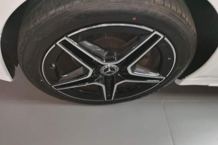 Used Mercedes-Benz C-Class 2021 C 260 L Sport Edition Star Collection Left Front Wheel Hub