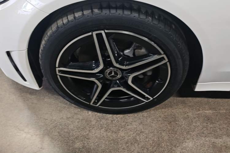 Used Mercedes-Benz C-Class 2021 C 260 L Sport Edition Star Collection Left Front Wheel Hub