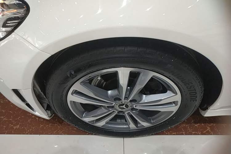 Used Mercedes-Benz C-Class 2021 C 200 L Fashion Edition Sport Version Left Front Wheel Hub