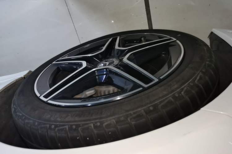 Used Mercedes-Benz C-Class 2021 C 260 L Sport Edition Star Collection Left Front Wheel Hub