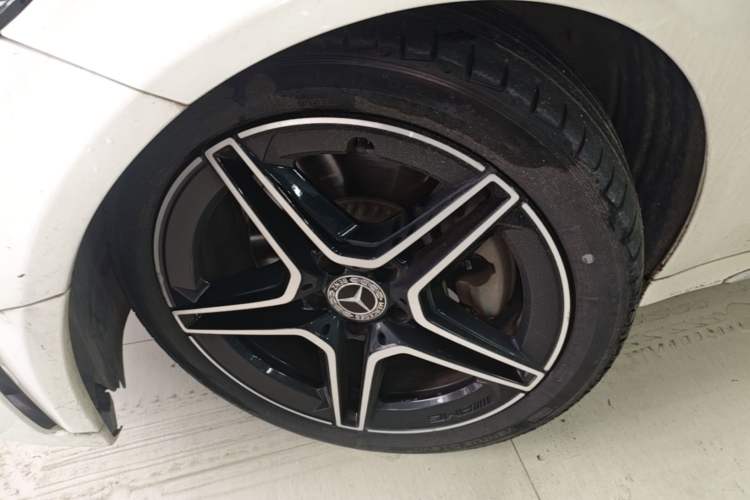 Used Mercedes-Benz C-Class 2021 C 260 L Sport Edition Star Collection Left Front Wheel Hub