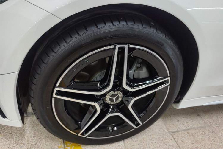 Used Mercedes-Benz C-Class 2021 C 260 L Sport Edition Star Collection Left Front Wheel Hub