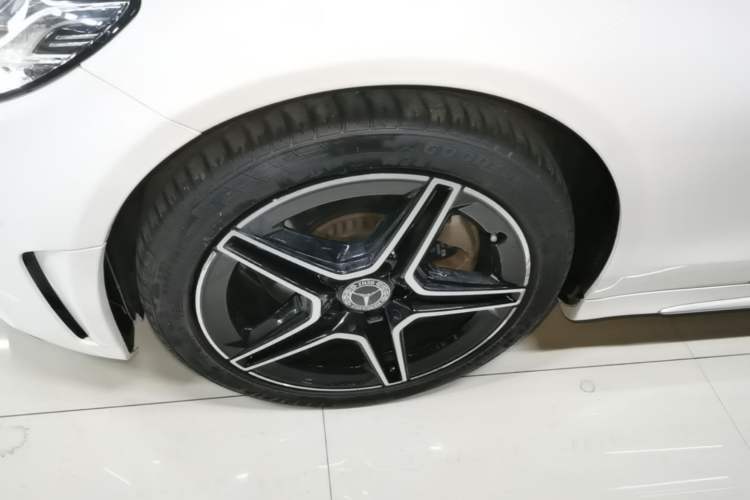 Used Mercedes-Benz C-Class 2021 C 260 L Sport Edition Star Collection Left Front Wheel Hub