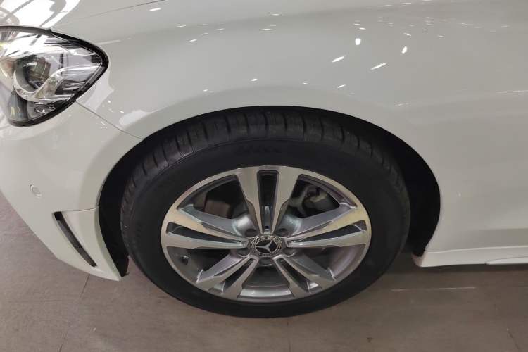 Used Mercedes-Benz C-Class 2021 C 200 L Fashion Edition Sport Version Left Front Wheel Hub