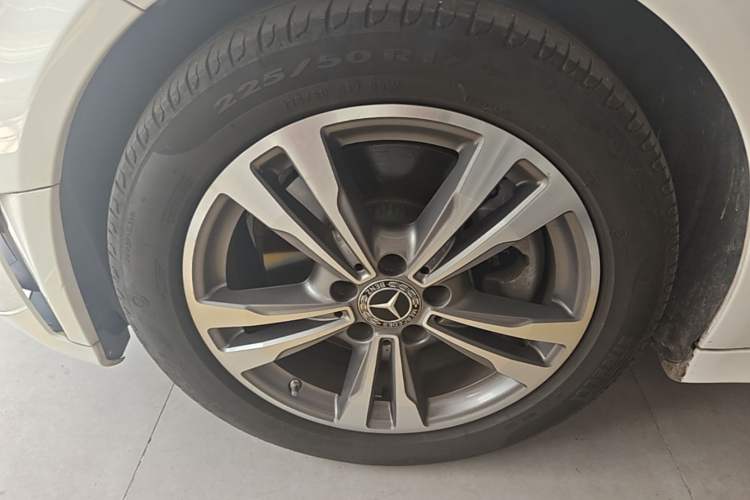 Used Mercedes-Benz C-Class 2021 C 200 L Fashion Edition Sport Version Left Front Wheel Hub