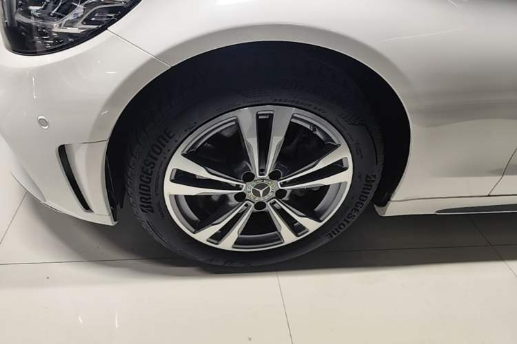 Used Mercedes-Benz C-Class 2021 C 200 L Fashion Edition Sport Version Left Front Wheel Hub