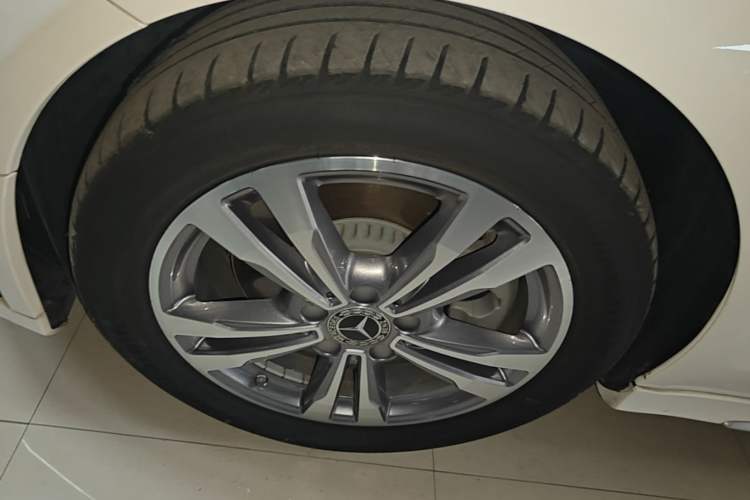 Used Mercedes-Benz C-Class 2021 C 200 L Fashion Edition Sport Version Left Front Wheel Hub