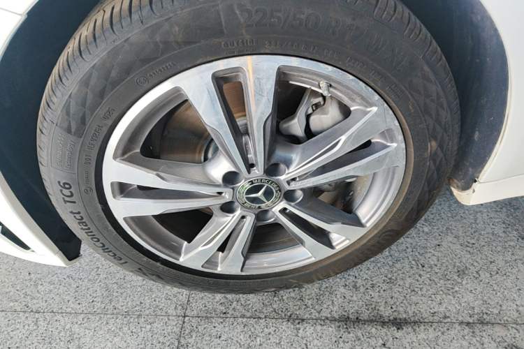 Used Mercedes-Benz C-Class 2021 C 200 L Fashion Edition Sport Version Left Front Wheel Hub