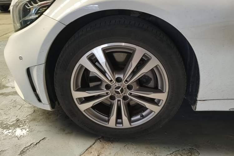 Used Mercedes-Benz C-Class 2021 C 200 L Fashion Edition Sport Version Left Front Wheel Hub