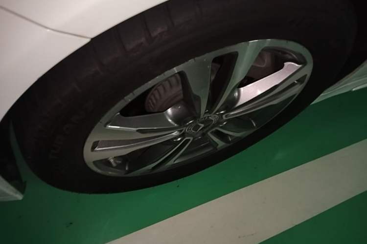 Used Mercedes-Benz C-Class 2021 C 200 L Fashion Edition Sport Version Left Front Wheel Hub