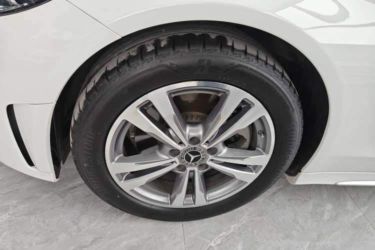 Used Mercedes-Benz C-Class 2021 C 200 L Fashion Edition Sport Version Left Front Wheel Hub