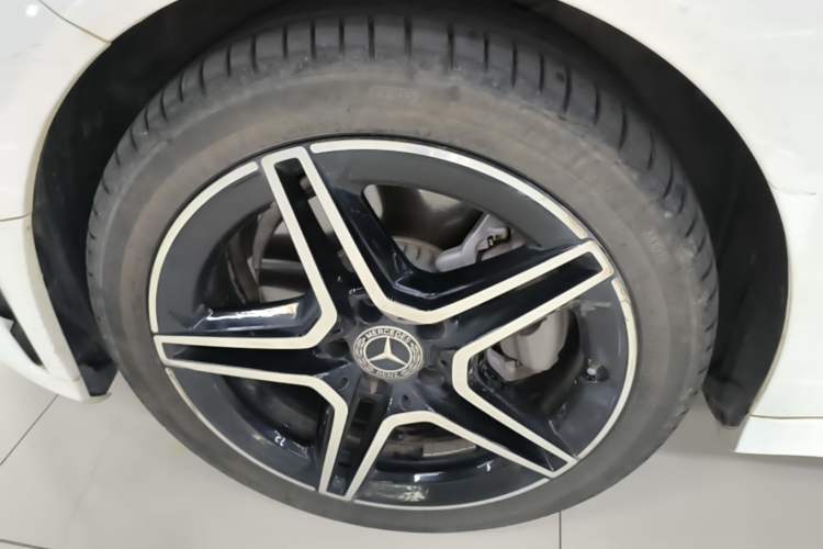 Used Mercedes-Benz C-Class 2021 C 260 L Sport Edition Star Collection Left Front Wheel Hub