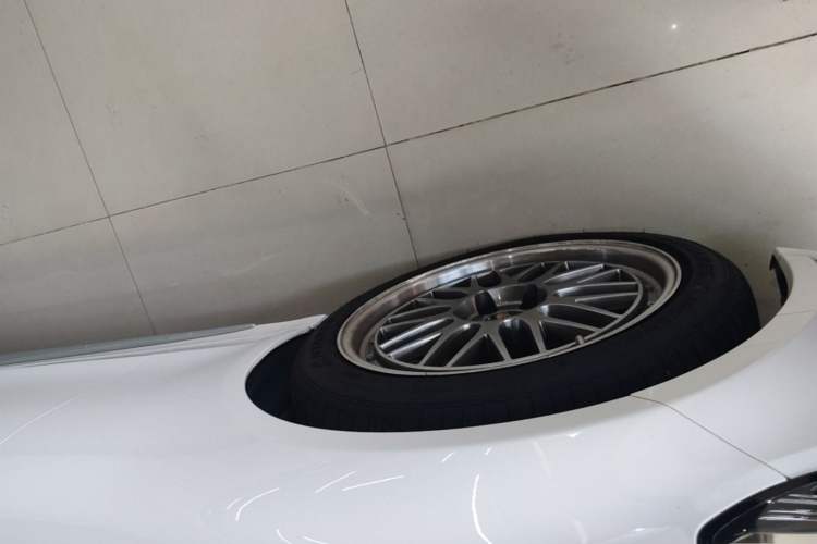 Used Mercedes-Benz C-Class 2021 C 200 L Fashion Edition Sport Version Left Front Wheel Hub