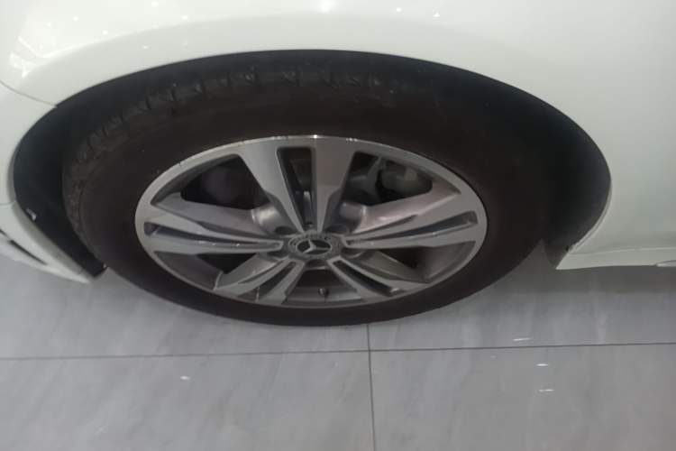 Used Mercedes-Benz C-Class 2021 C 200 L Fashion Edition Sport Version Left Front Wheel Hub