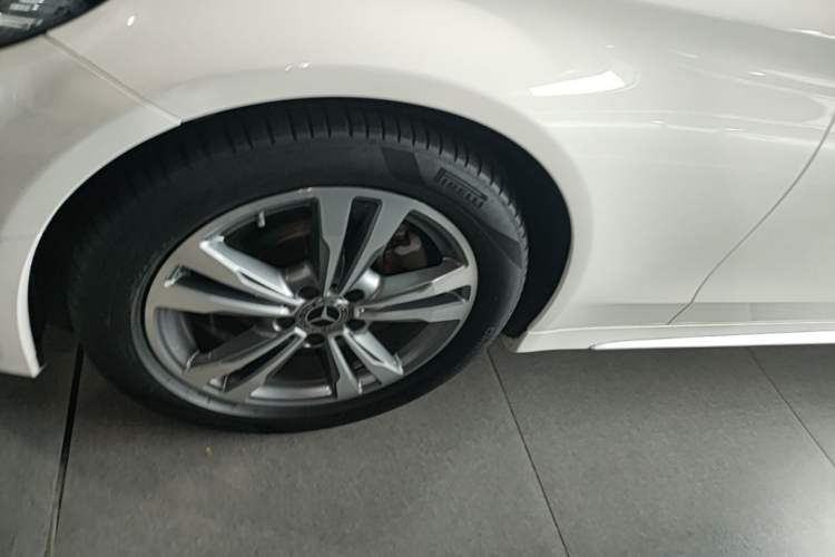 Used Mercedes-Benz C-Class 2021 C 200 L Fashion Edition Sport Version Left Front Wheel Hub