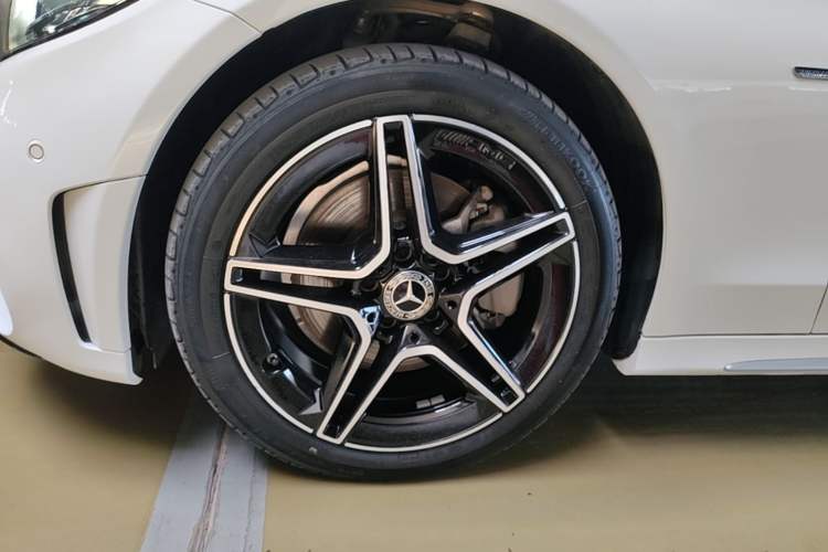 Used Mercedes-Benz C-Class 2021 C 260 L Sport Edition Star Collection Left Front Wheel Hub
