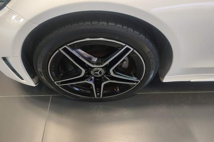 Used Mercedes-Benz C-Class 2021 C 260 L Sport Edition Star Collection Left Front Wheel Hub