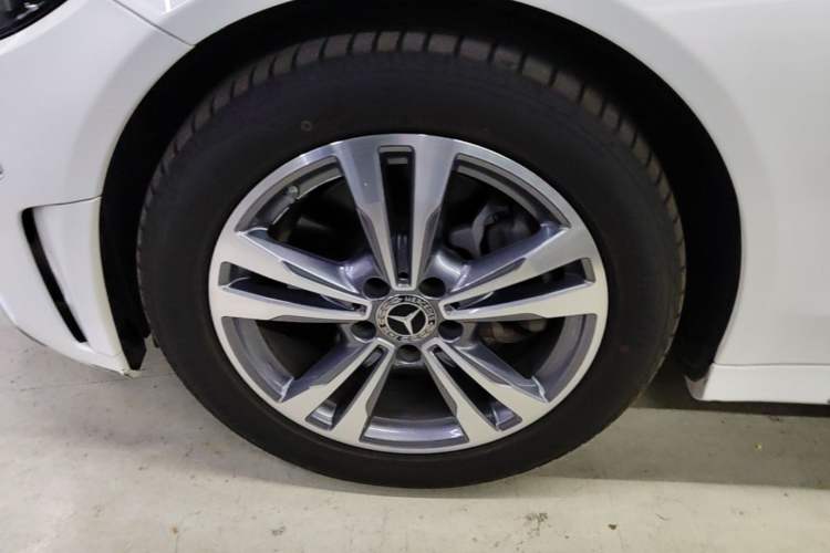Used Mercedes-Benz C-Class 2021 C 200 L Fashion Edition Sport Version Left Front Wheel Hub