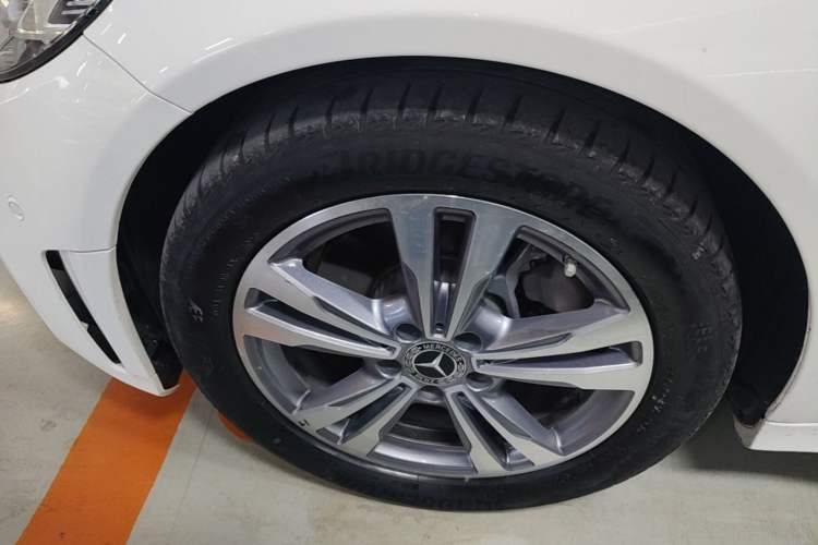 Used Mercedes-Benz C-Class 2021 C 200 L Fashion Edition Sport Version Left Front Wheel Hub