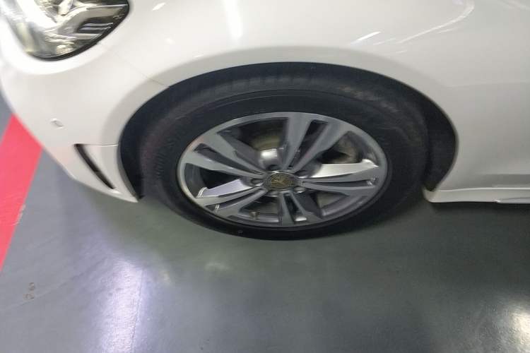 Used Mercedes-Benz C-Class 2021 C 200 L Fashion Edition Sport Version Left Front Wheel Hub