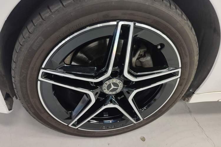 Used Mercedes-Benz C-Class 2021 C 260 L Sport Edition Star Collection Left Front Wheel Hub
